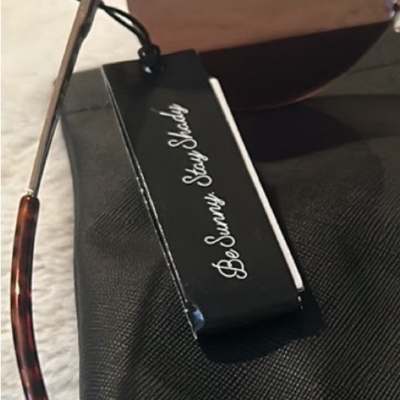 Quay HIGH KEY POLARIZED silver/rose gold sunglasses NWT - Picture 5 of 5